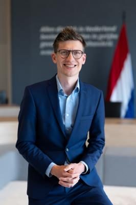 L. (Lukas) van der Hoef